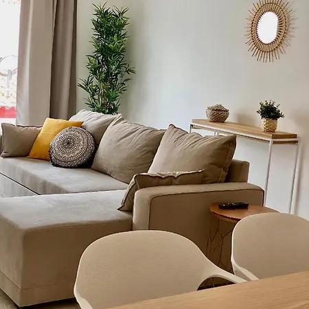 White Downtown Apartment *