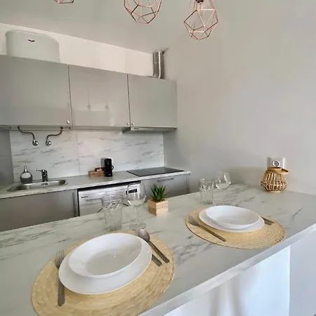 White Downtown * Αλμπουφέιρα