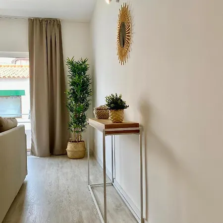 White Downtown * Αλμπουφέιρα