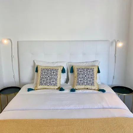 White Downtown Αλμπουφέιρα