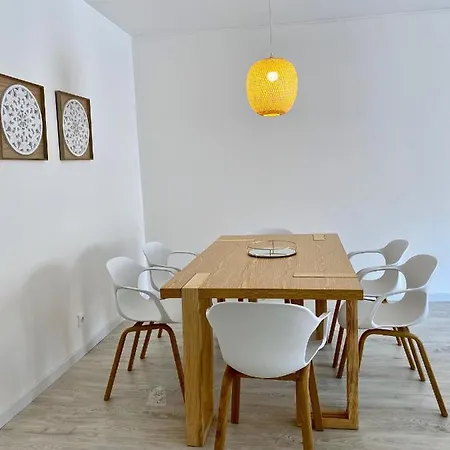 White Downtown Apartament