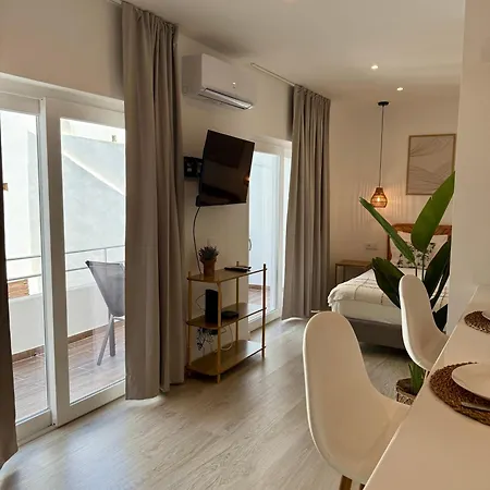 White Downtown Apartament