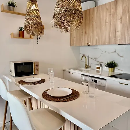 White Downtown Apartament