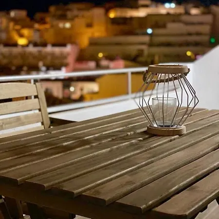 White Downtown Apartament