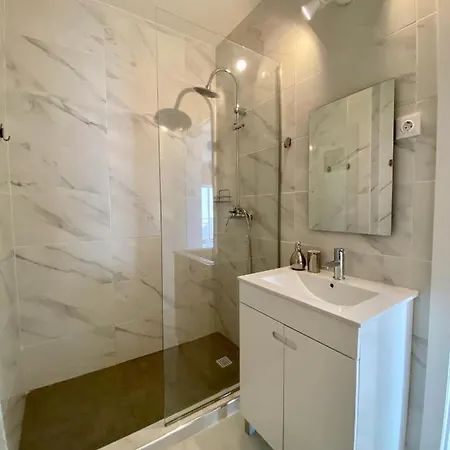 White Downtown Apartament