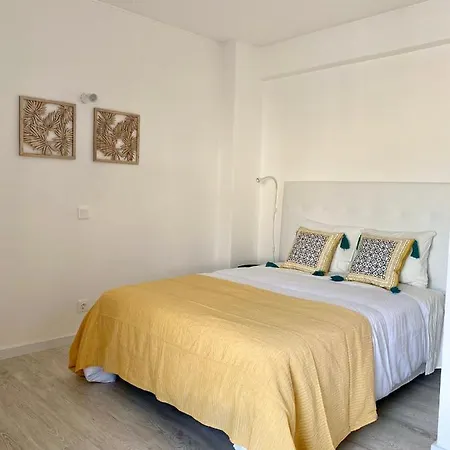 White Downtown Apartman Albufeira
